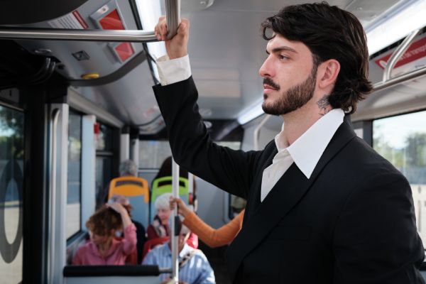 how to use public transport abroad