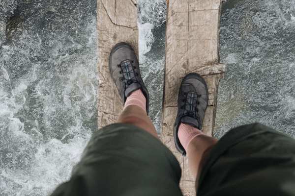 river crossing safety hiking